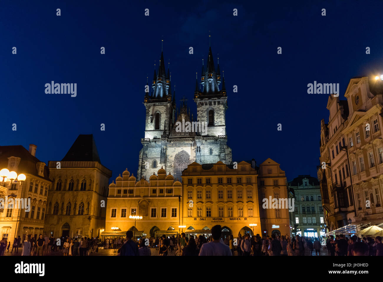 Prague s Old Town Square At Night In The Summer Stock Photo Alamy prague-s-old-town-square-at-night-in-the-summer-stock-photo-alamy